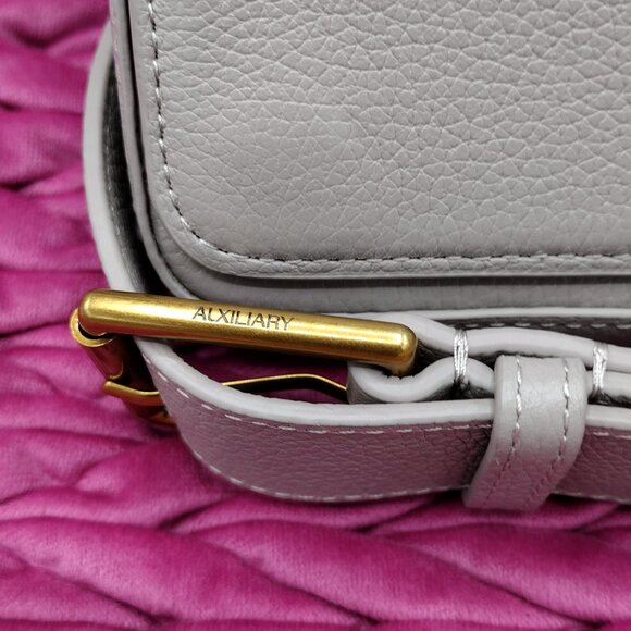 Aritzia AUXILIARY Leather Flap Belt Bag – Light Gray NWOT - Picture 4 of 7